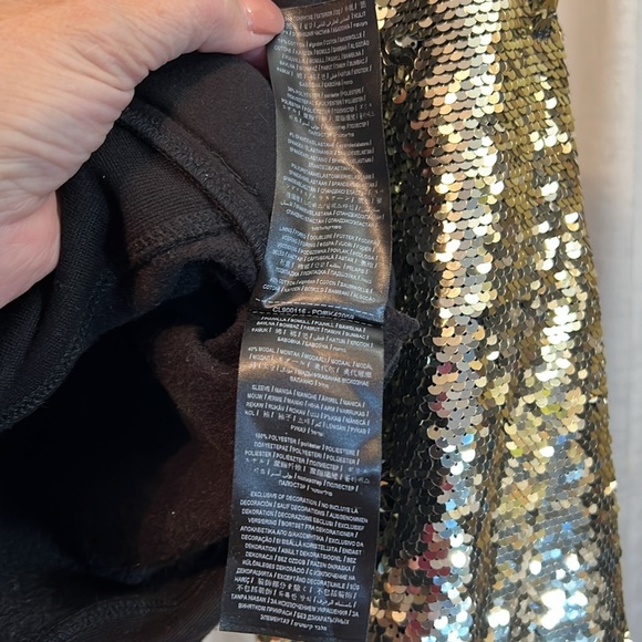 Guess Los Angelos Size L EUC Black Crop Hood Sweatshirt Sequined Sleeves (0213) - Picture 11 of 12